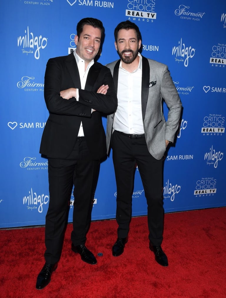 Jonathan Scott and Drew Scott (R)